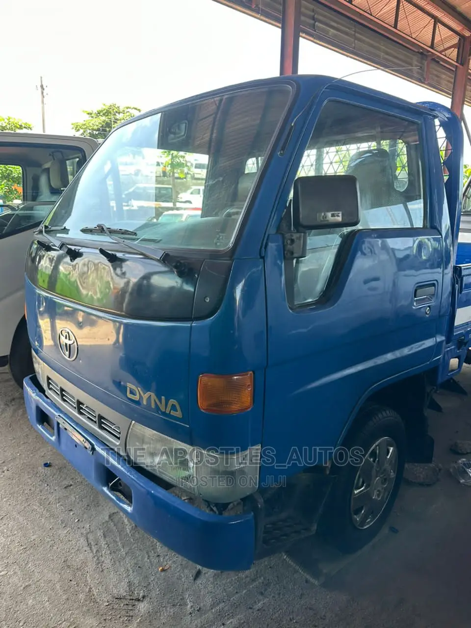 Blue Toyota Dyna 100 (Direct Hand)