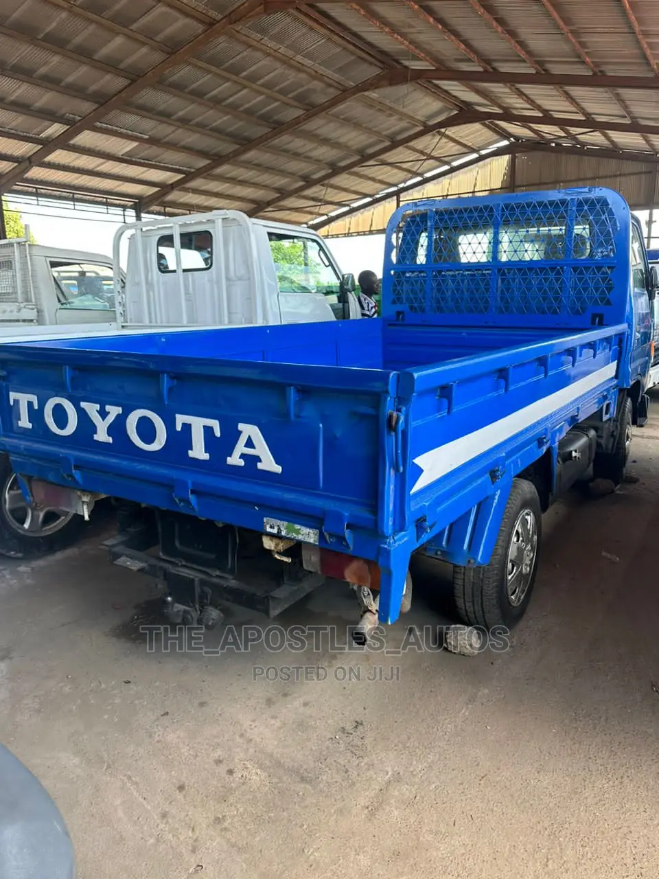Blue Toyota Dyna 100 (Direct Hand)
