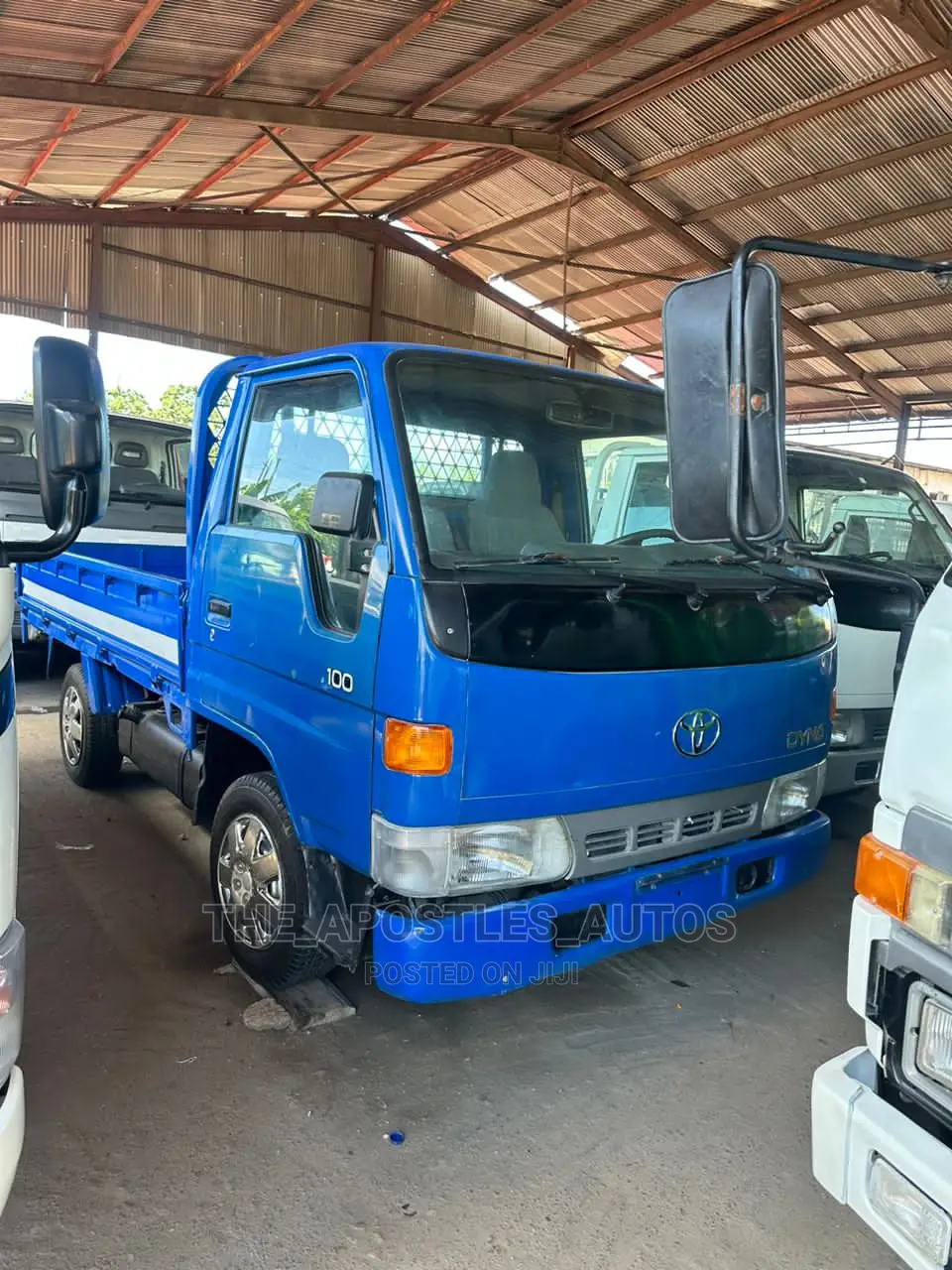 Blue Toyota Dyna 100 (Direct Hand)
