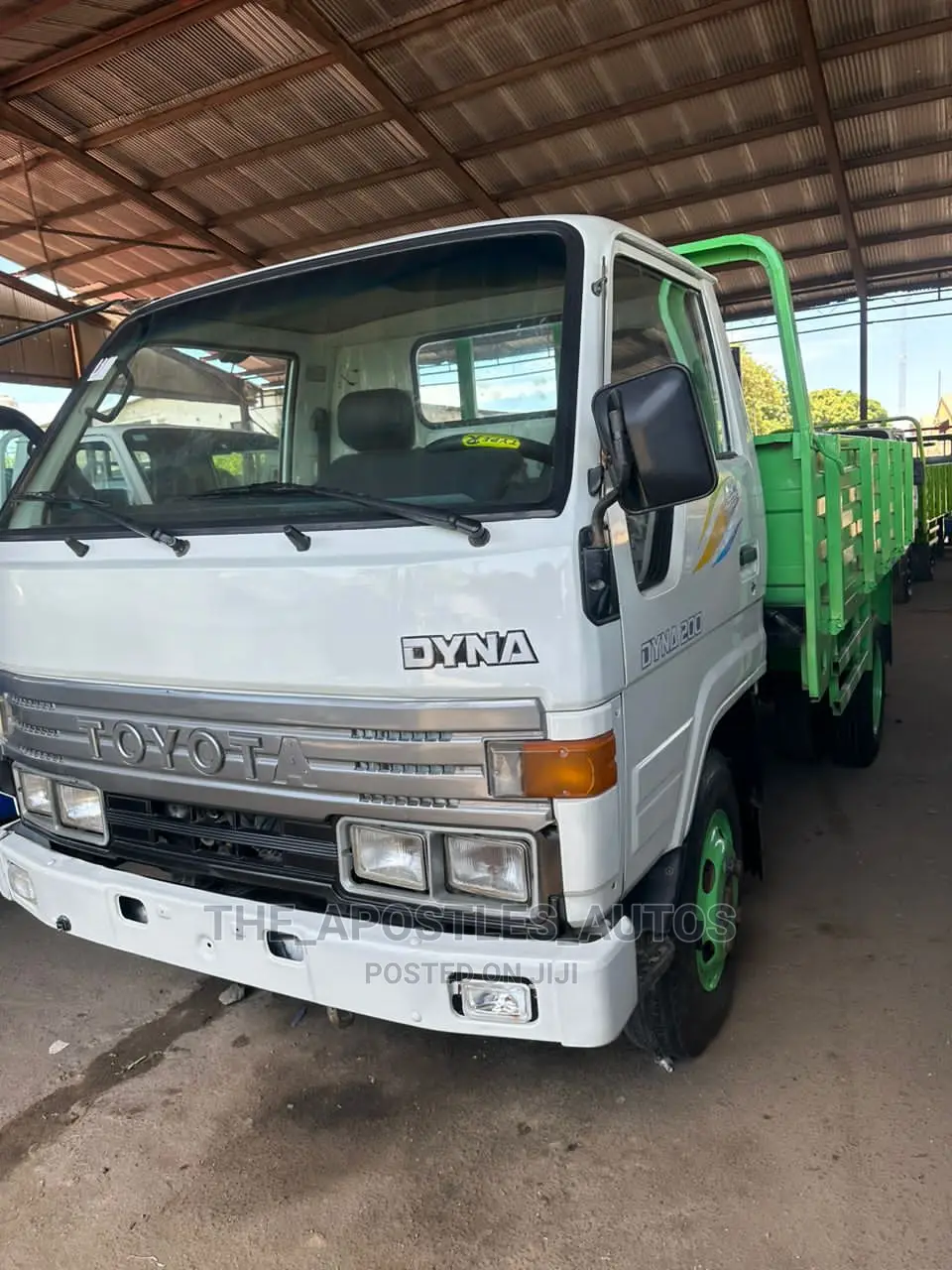 Toyota Dyna 200 Direct Hand (Six Tyres Dyna)