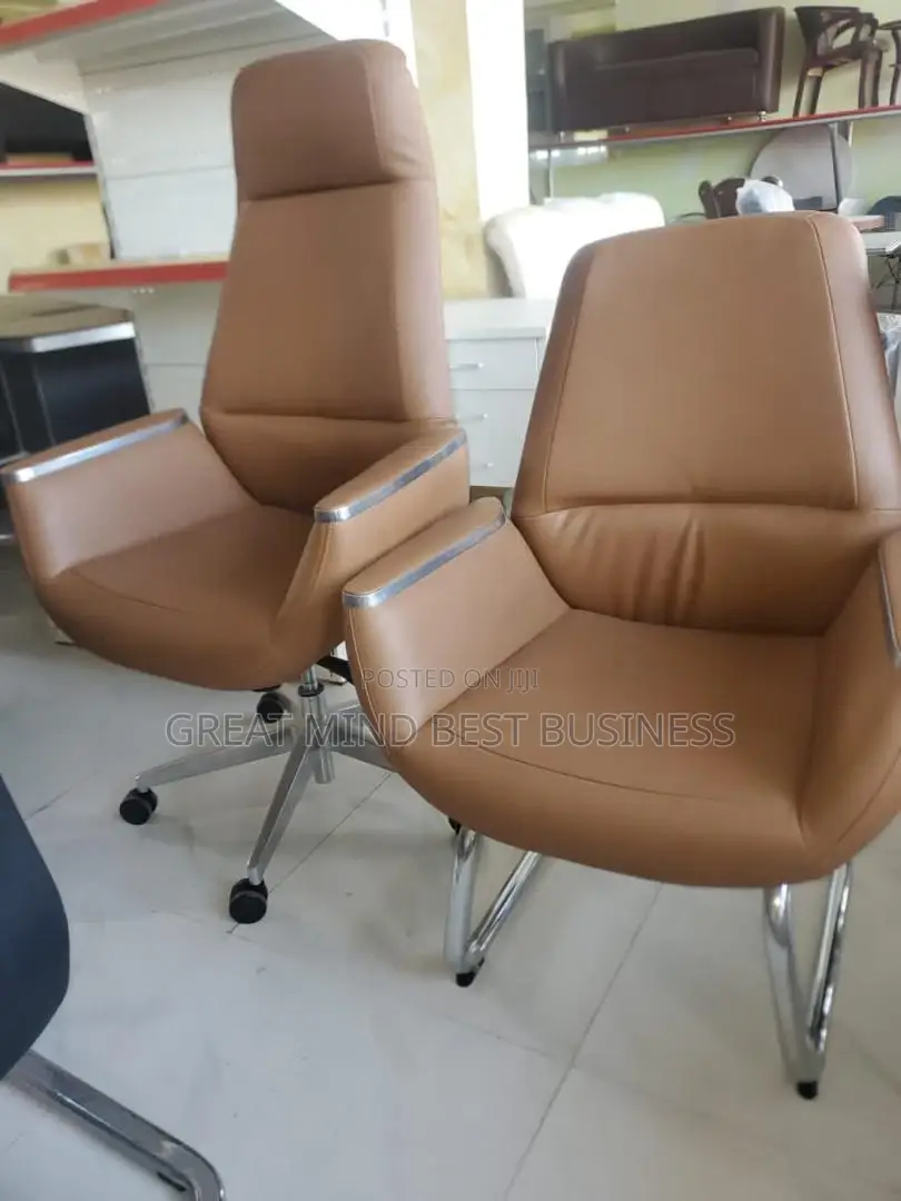 Quality Executive Swivel Leather Office Chair. 