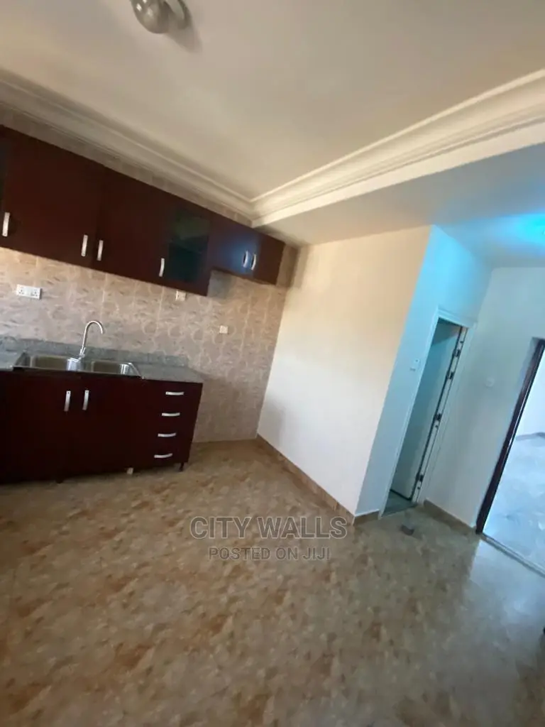 3bdrm Block of Flats in Lekki Phase 1 for rent