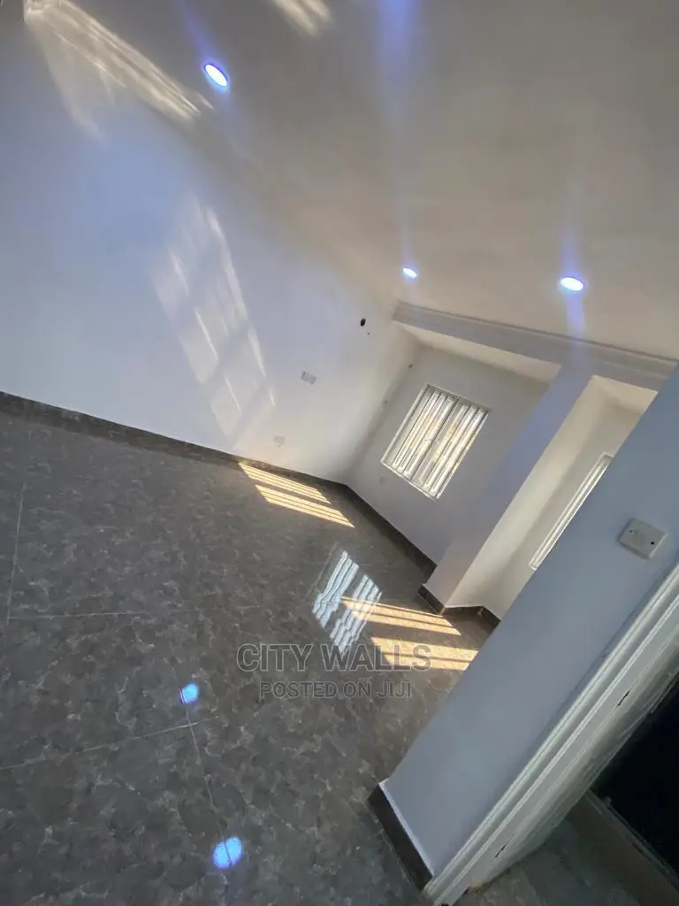3bdrm Block of Flats in Lekki Phase 1 for rent