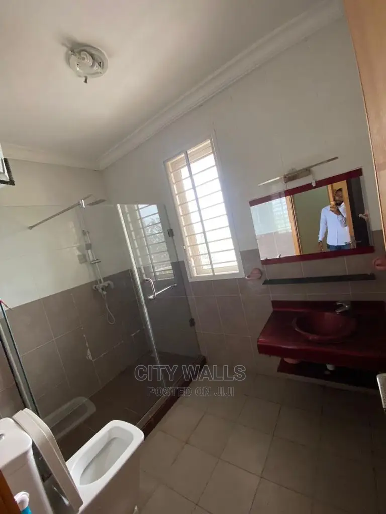 3bdrm Block of Flats in Lekki Phase 1 for Rent