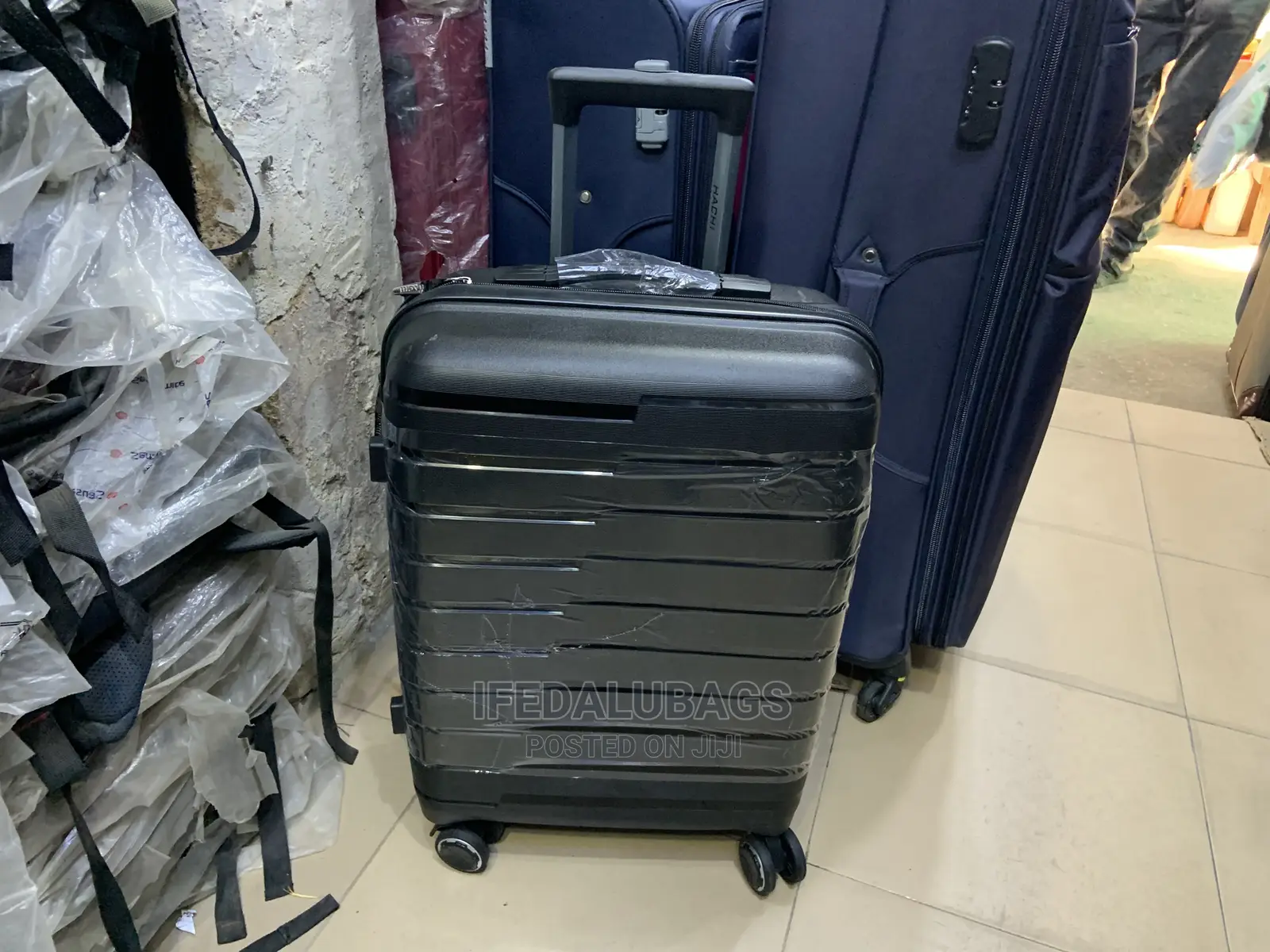 Small Quality Imported Black Plastic Traveling Luggage