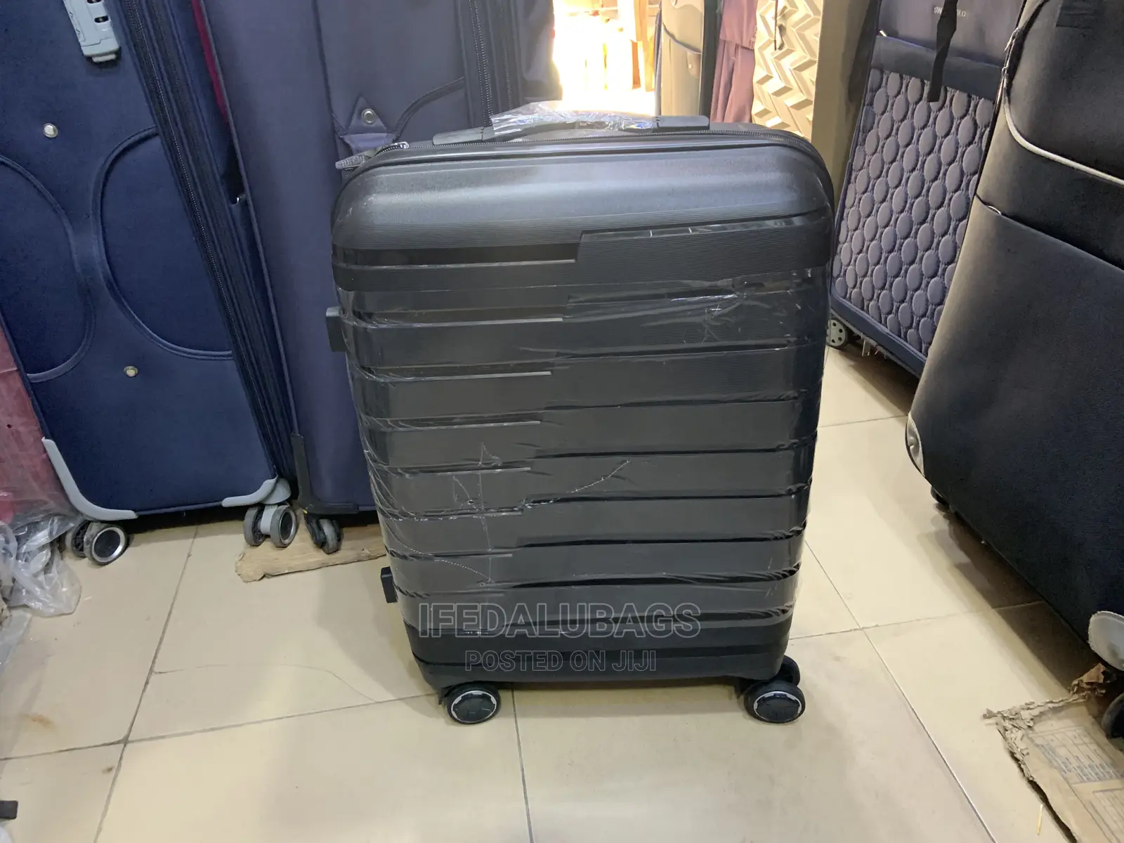 Small Quality Imported Black Plastic Traveling Luggage