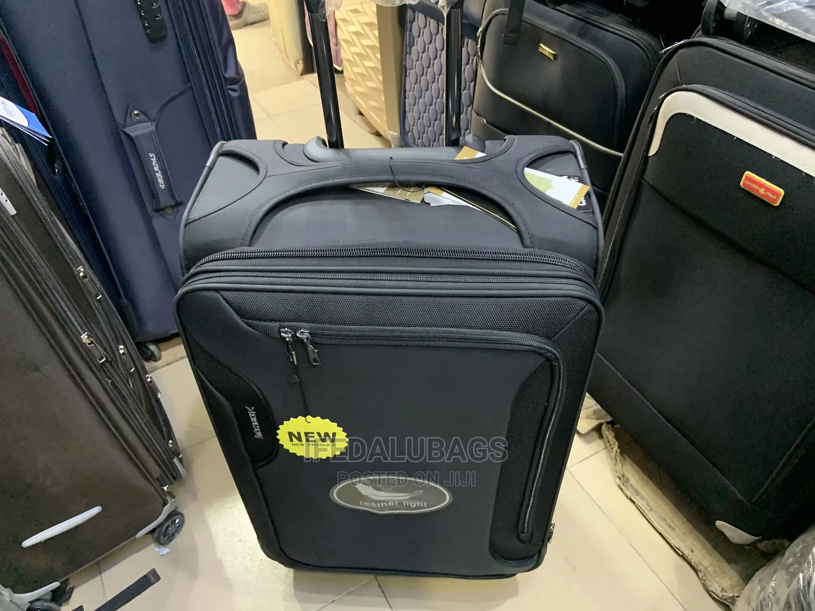 Medium Size Quality Leaves King Traveling Luggage
