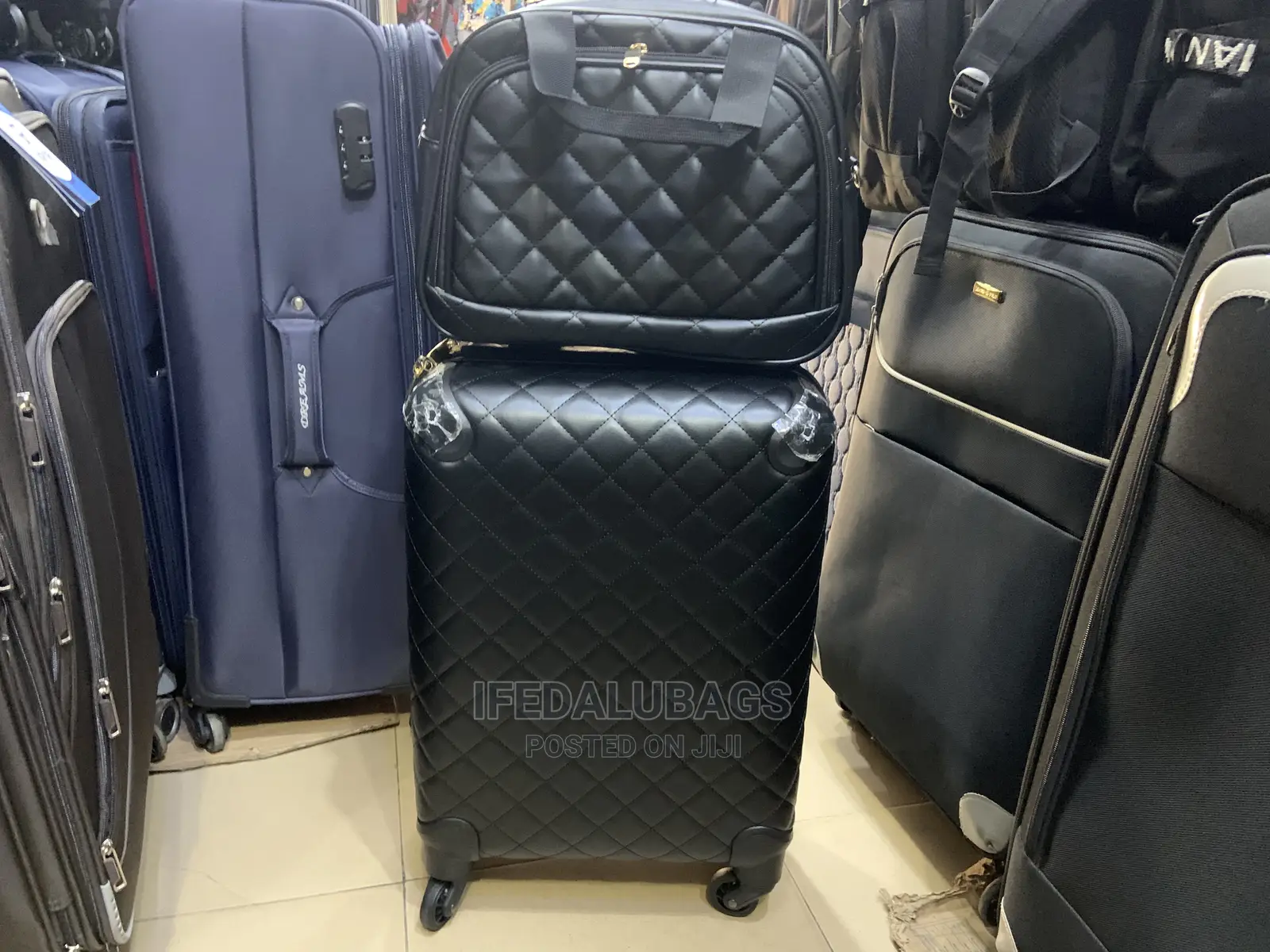 Small Size Quality Imported Hand Luggage With Carry On Kit