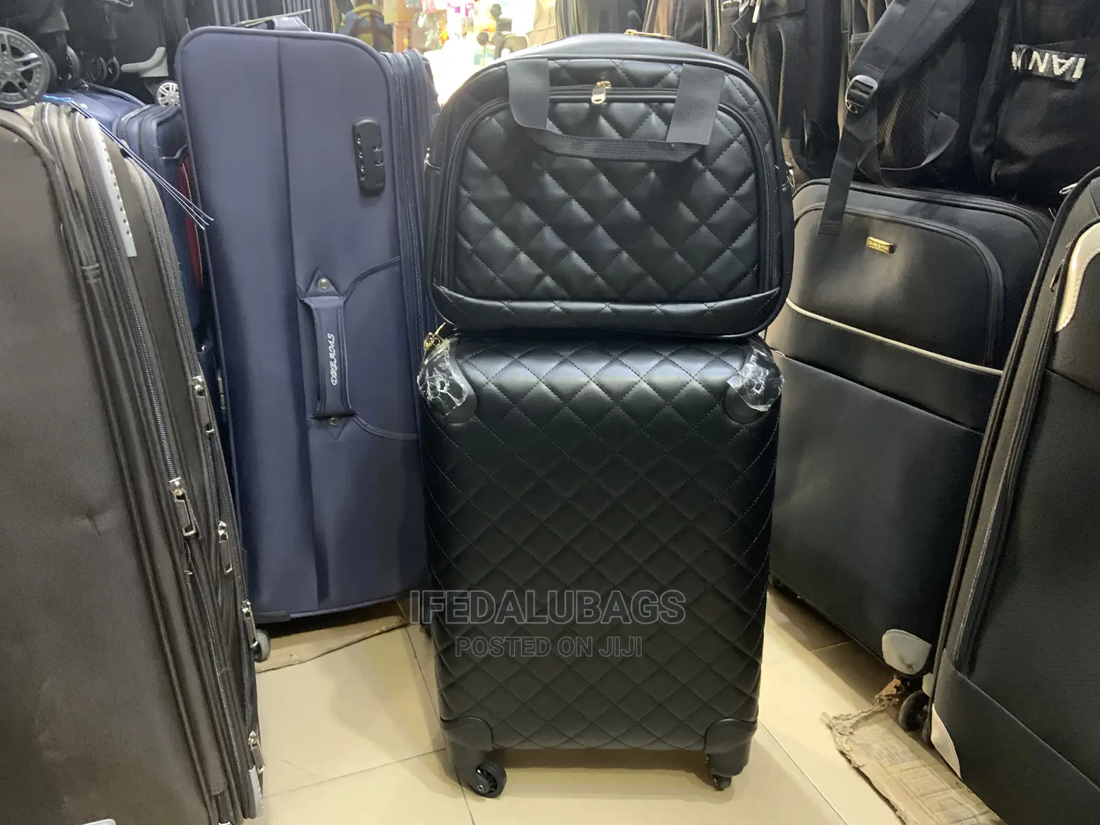 Small Size Quality Imported Hand Luggage With Carry On Kit