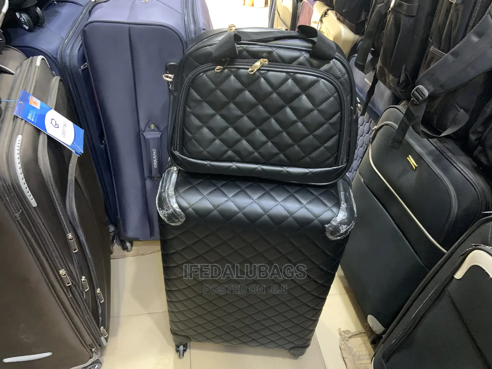 Medium Size Quality Traveling Luggage With Carry on Kit