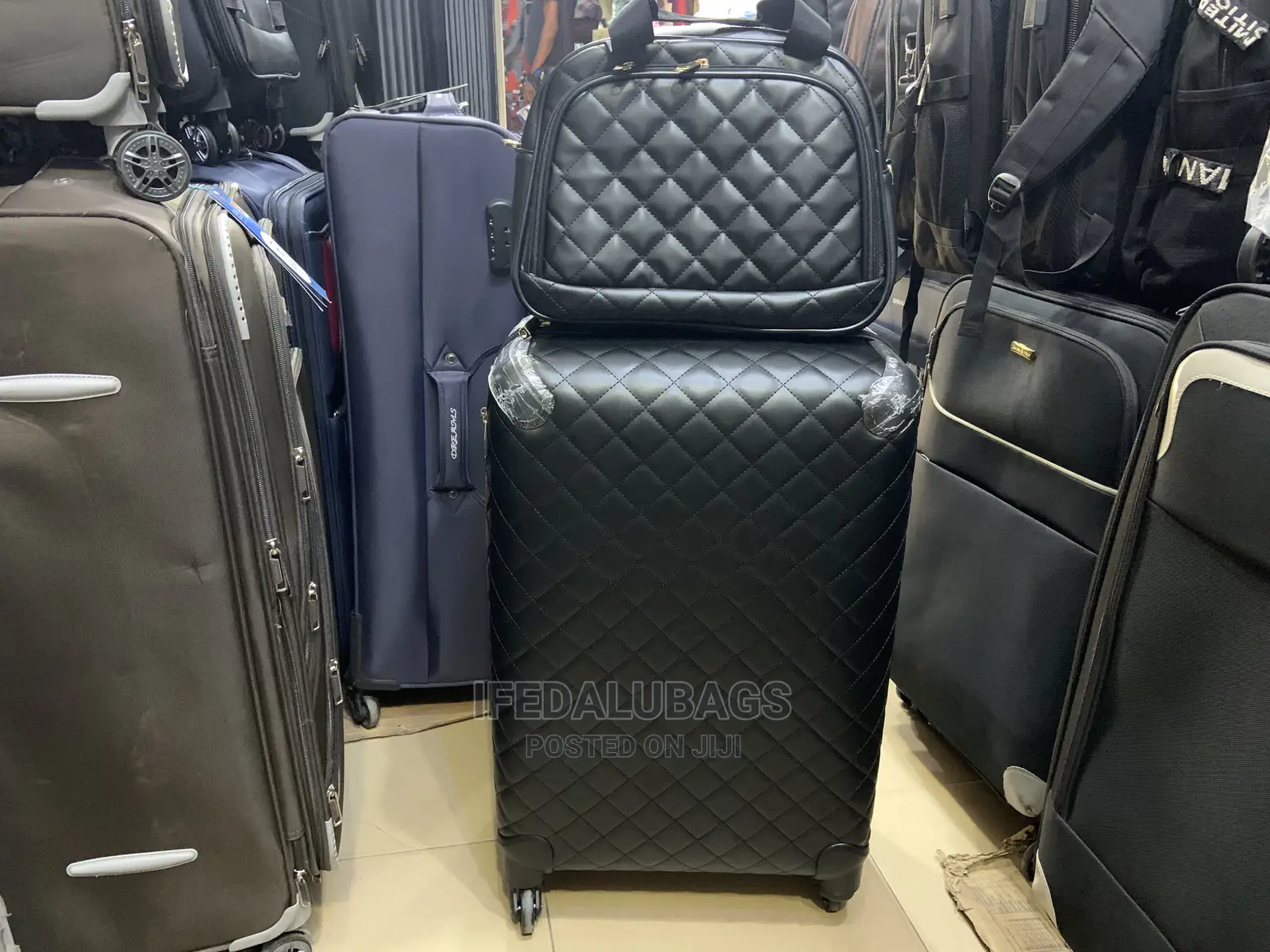 Medium Size Quality Traveling Luggage With Carry on Kit
