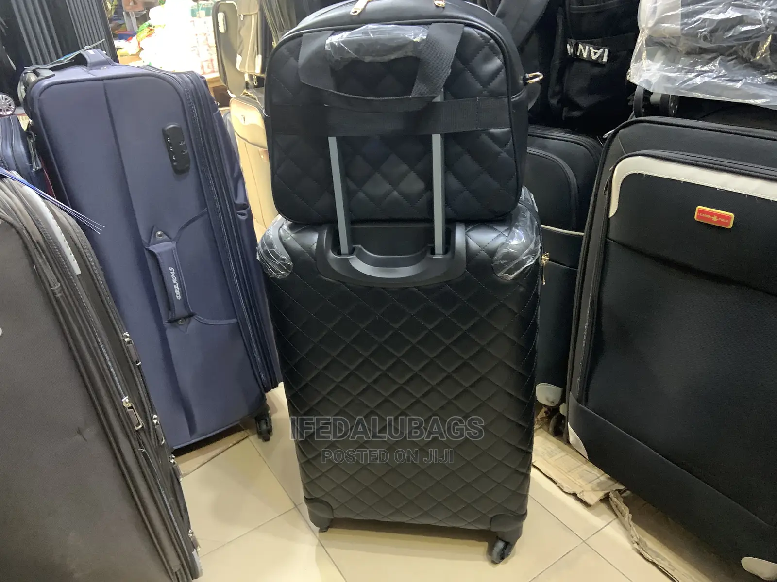 Medium Size Quality Traveling Luggage With Carry on Kit
