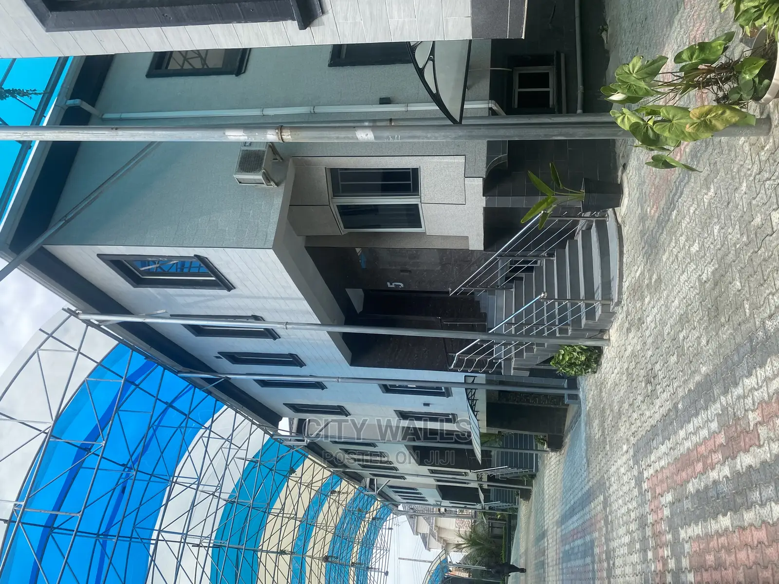 4bdrm Duplex in Chevron for Sale