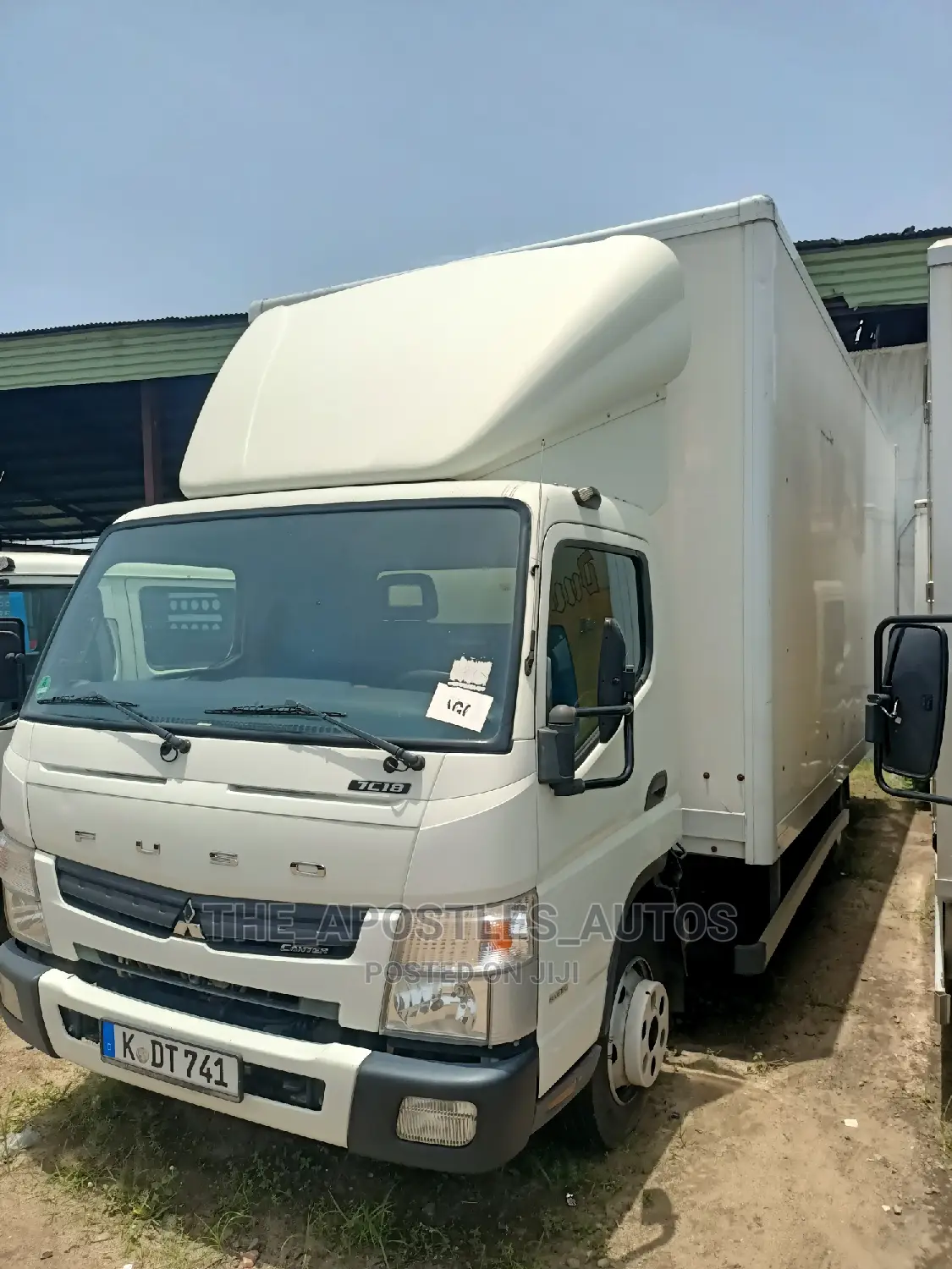 Mitsubishi Fuso Container Truck