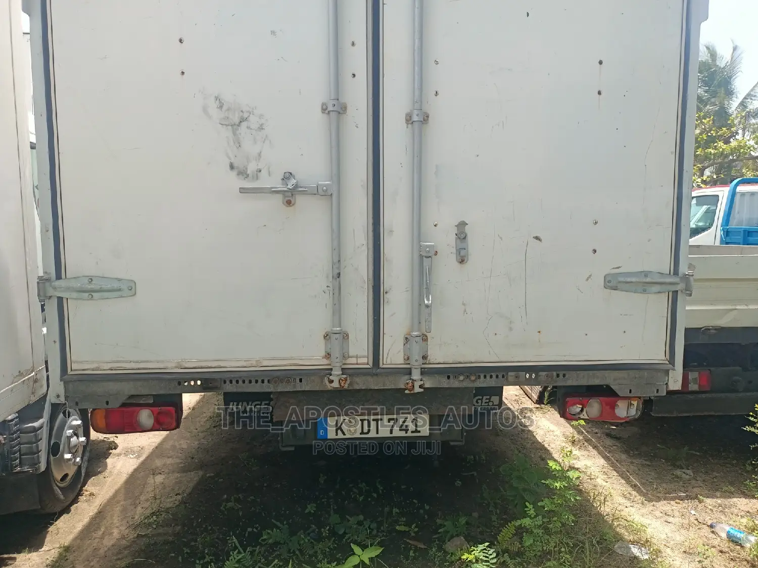 Mitsubishi Fuso Container Truck