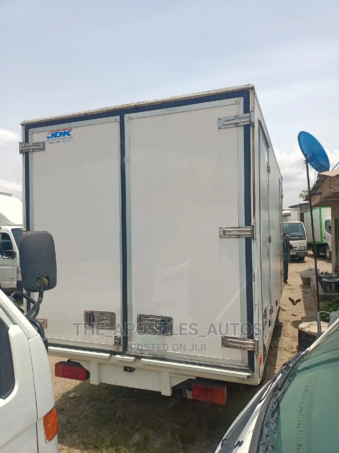 Mitsubishi Fuso Container White Truck