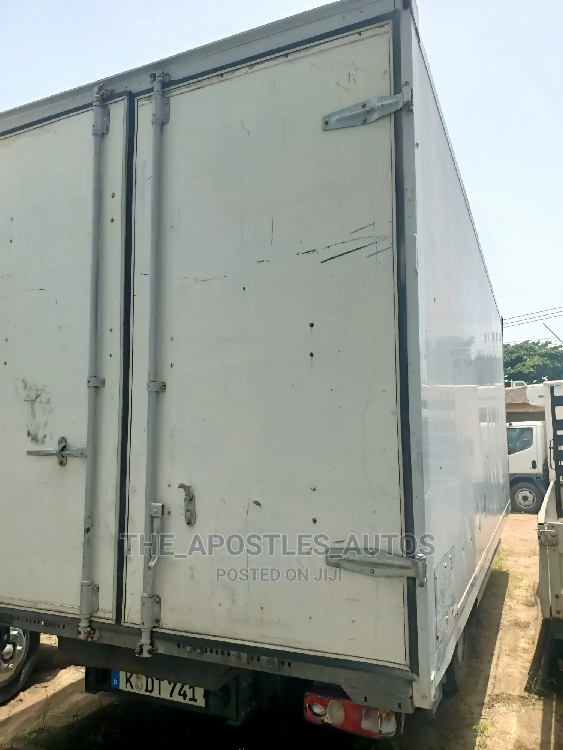 Mitsubishi Fuso Container White Truck