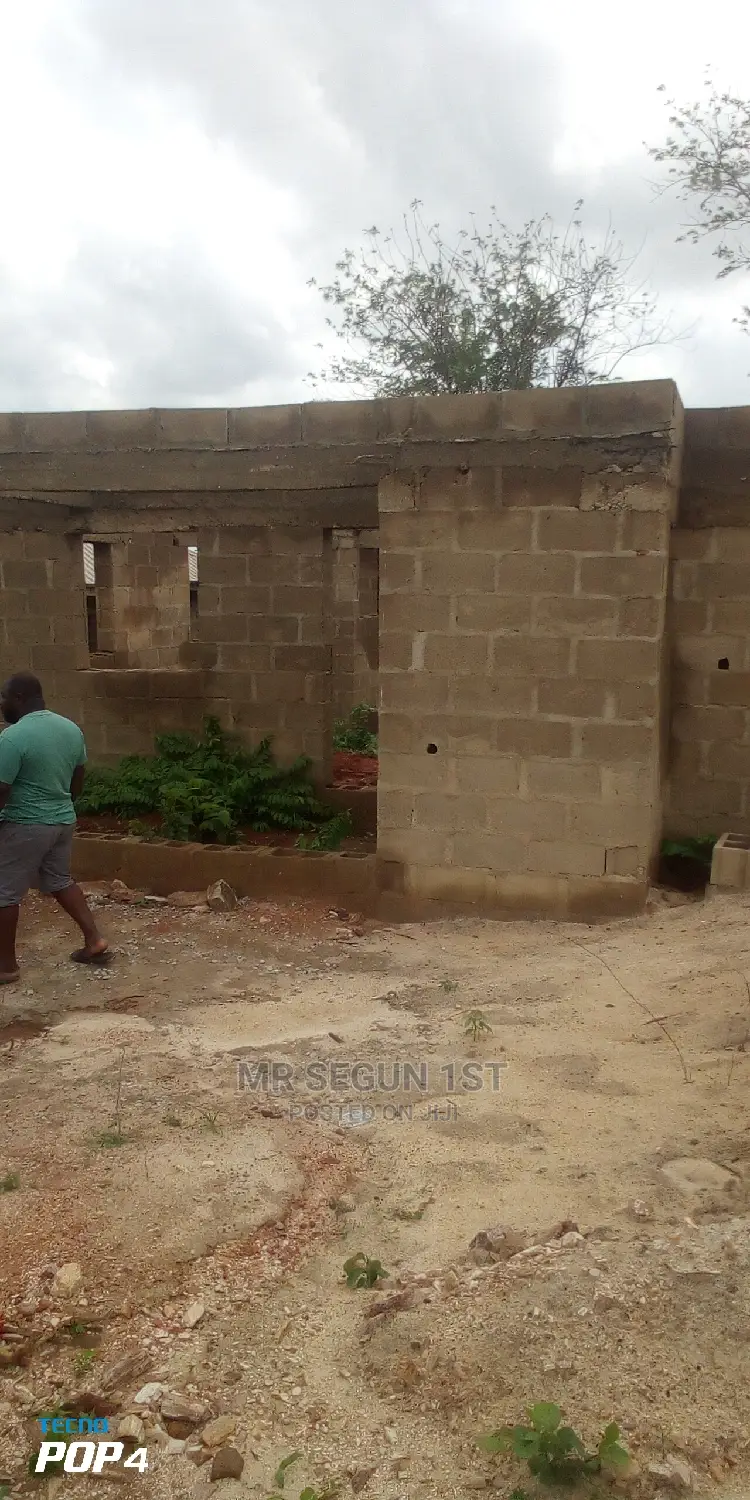 4bdrm Bungalow in Ado Residential, Akala Express for Sale