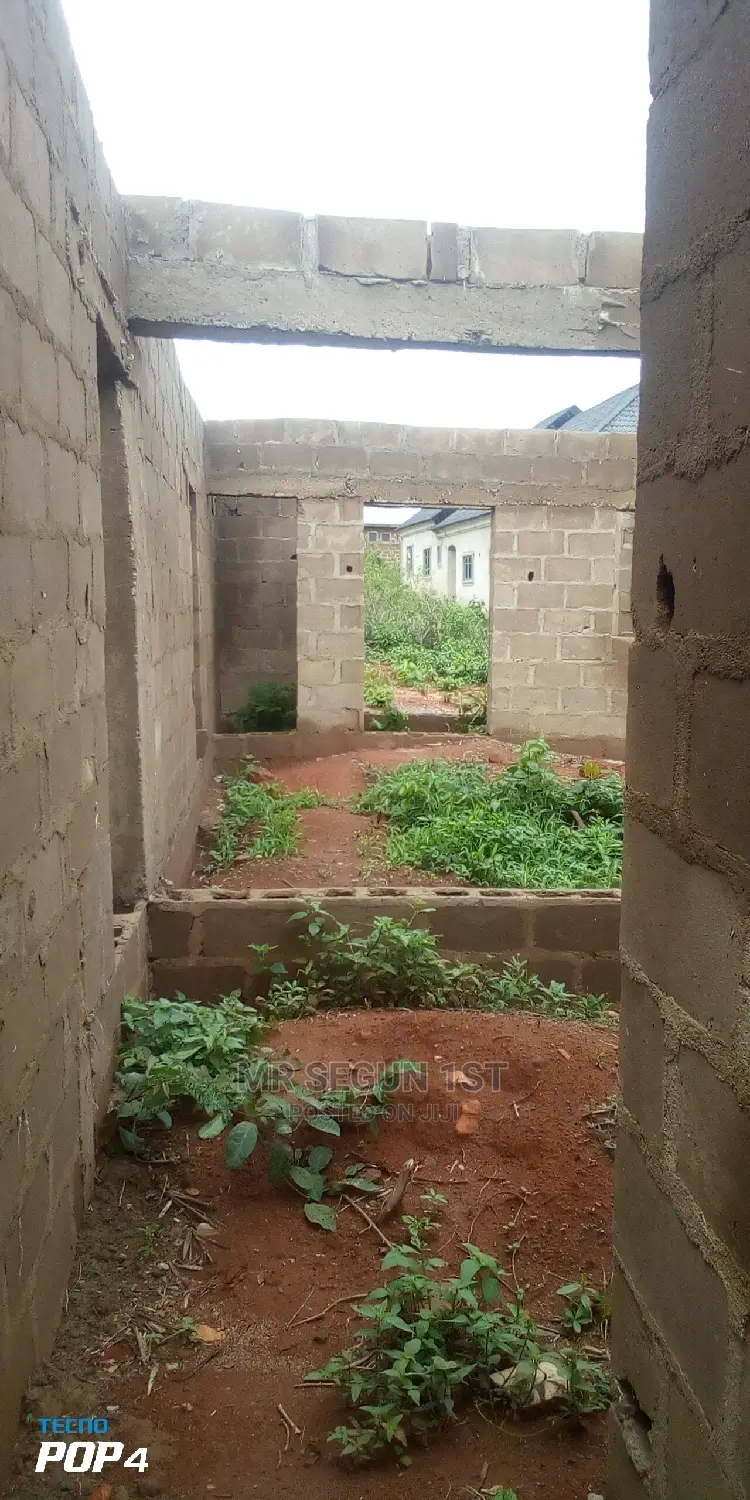 4bdrm Bungalow in Ado Residential, Akala Express for Sale