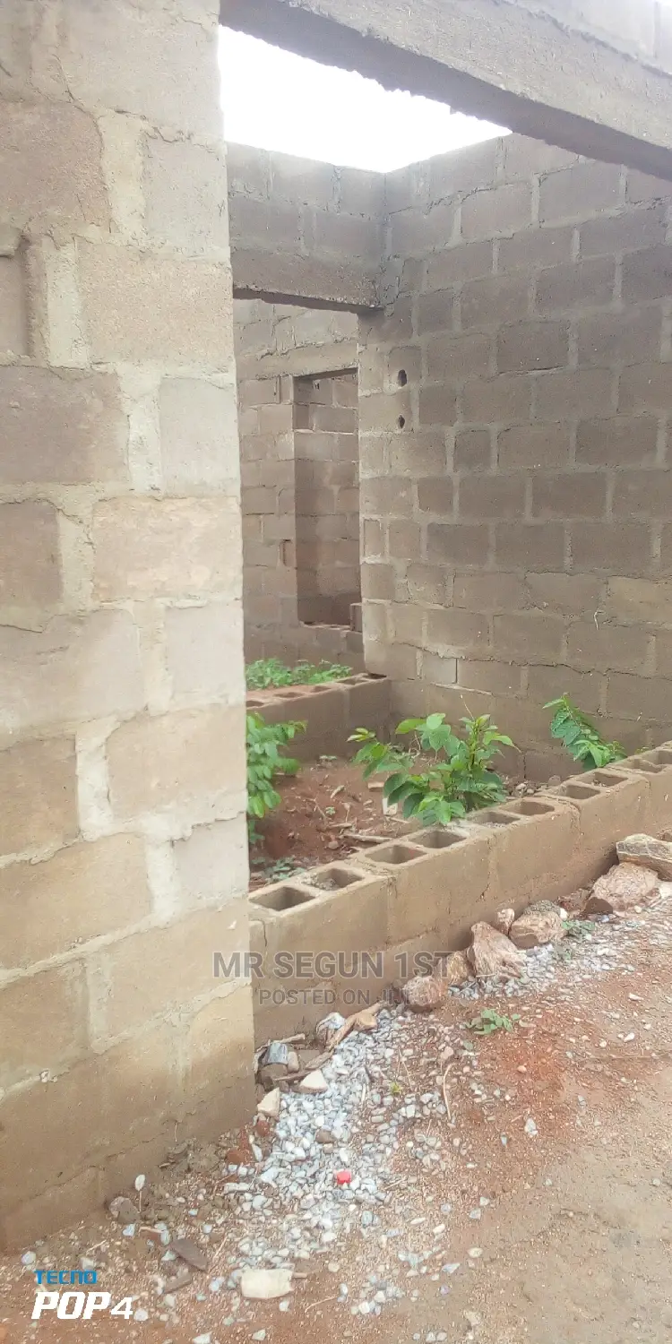 4bdrm Bungalow in Ado Residential, Akala Express for Sale