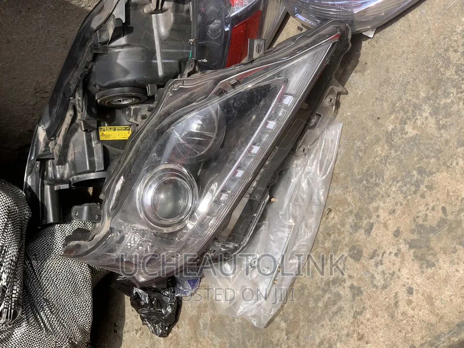 Rx 350 2013 Headlight Available as Seen