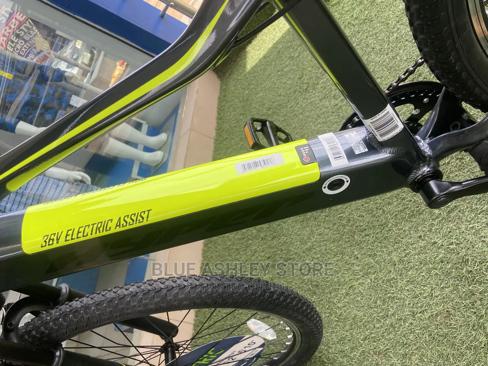 Hyper E-Ride Electric Mountain Bike, 26 Inch 36 Volt Battery