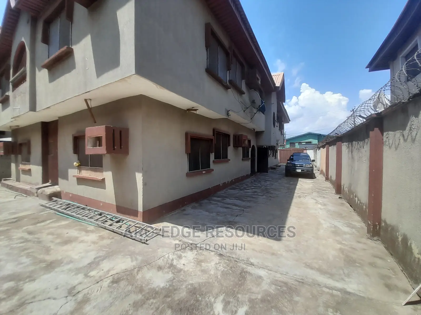 3bdrm Block of Flats in Ago Palace for sale