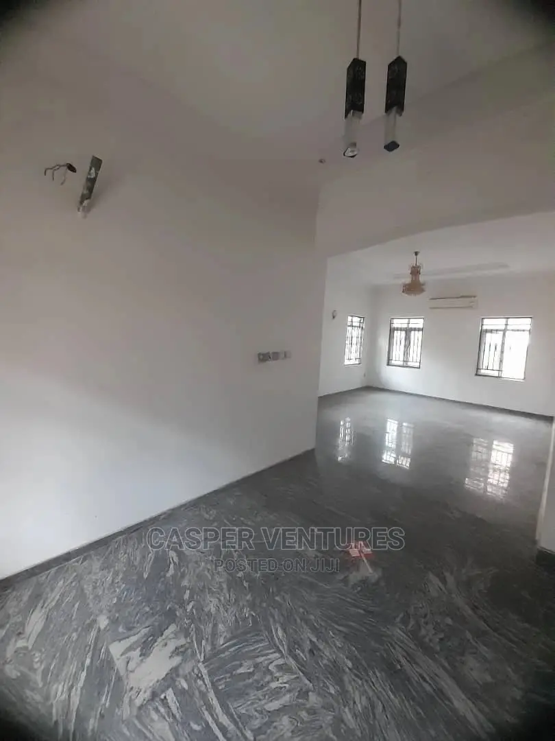Studio Apartment in Chevron for rent