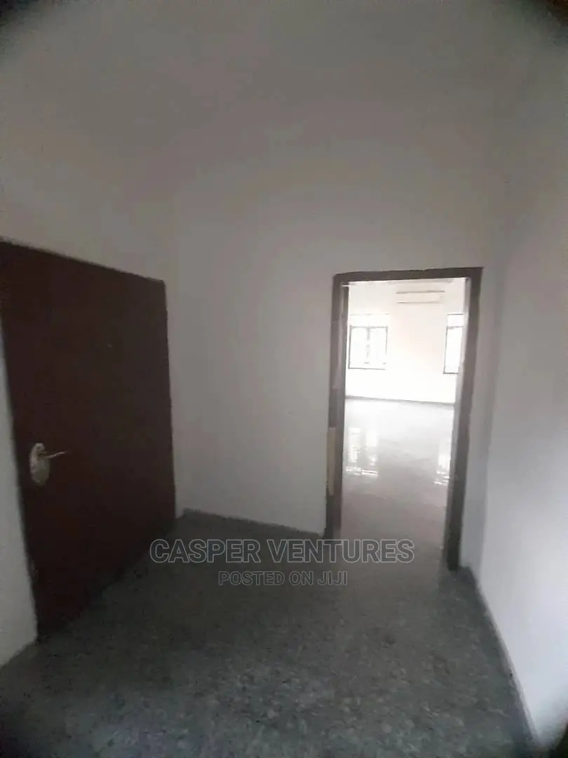 Studio Apartment in Chevron for rent