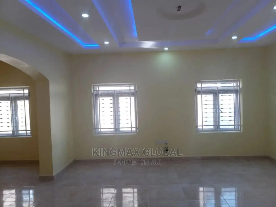 5bdrm Duplex in Gaduwa for sale
