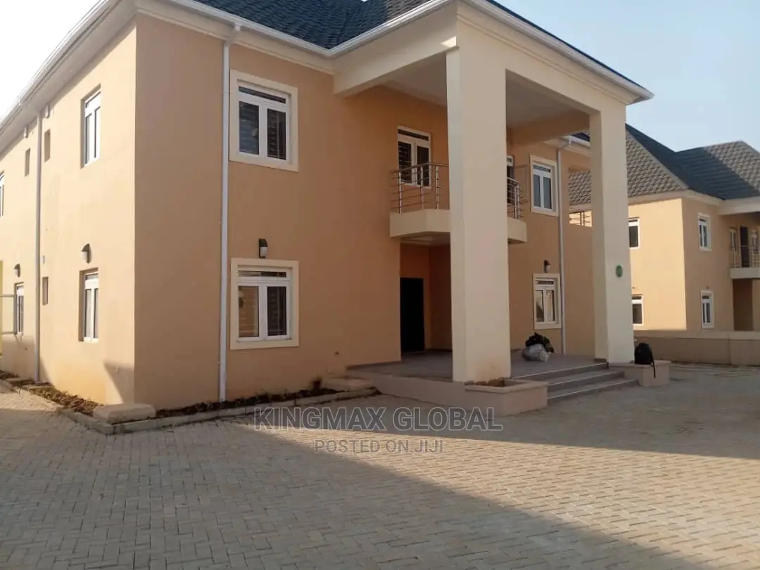 5bdrm Duplex in Gaduwa for sale