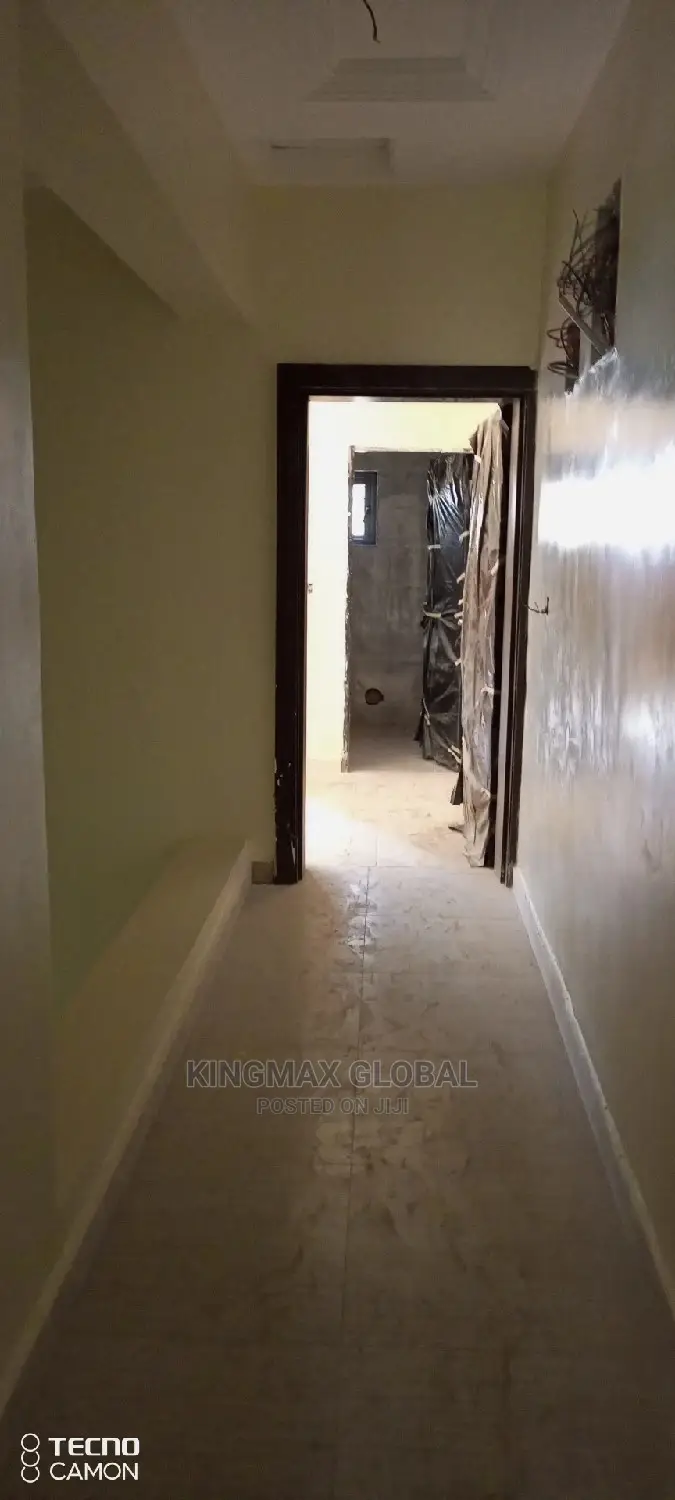 5bdrm Duplex in Gaduwa for sale