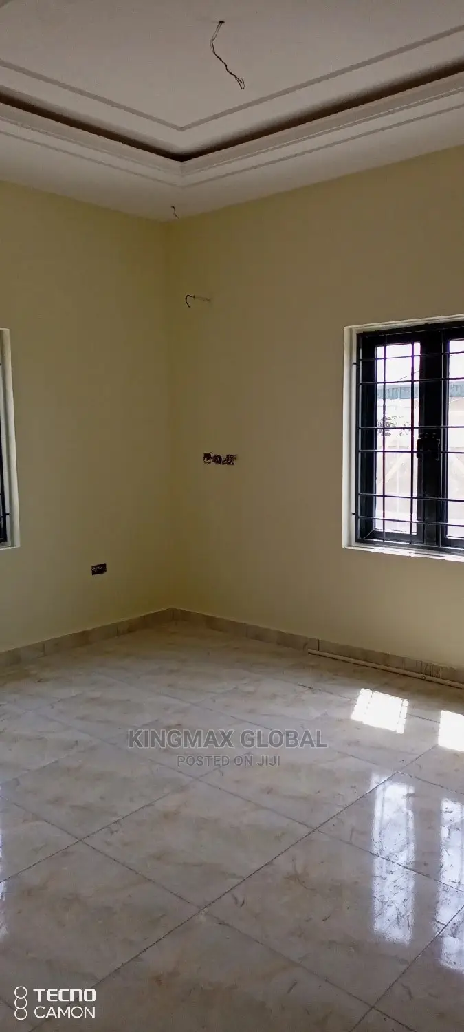 5bdrm Duplex in Gaduwa for sale