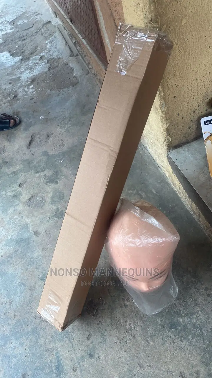 Medium Size Tripod Stand and Pinnable Head Mannequin