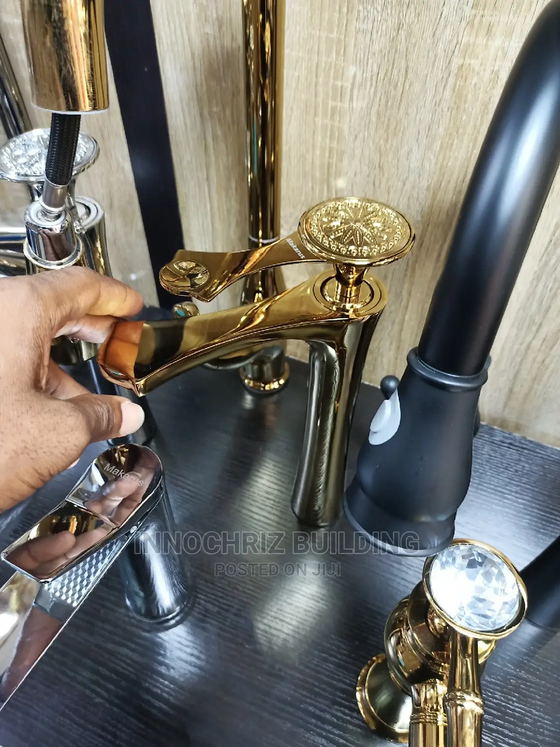 Gold Countertop Basin Mixer Tap (893JK4)