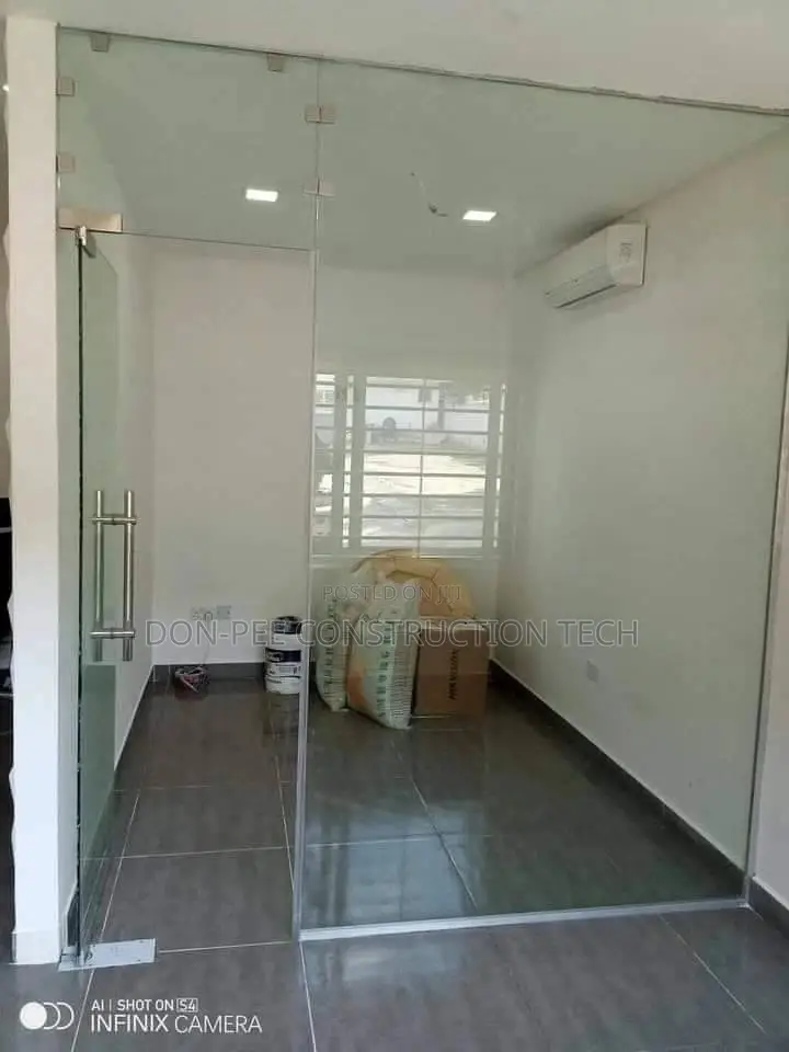 Frameless Glass Partitions
