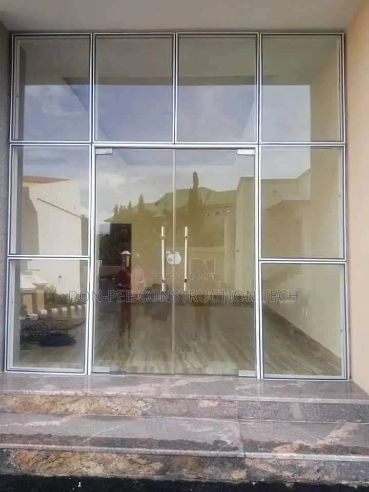 Frameless Glass Partitions