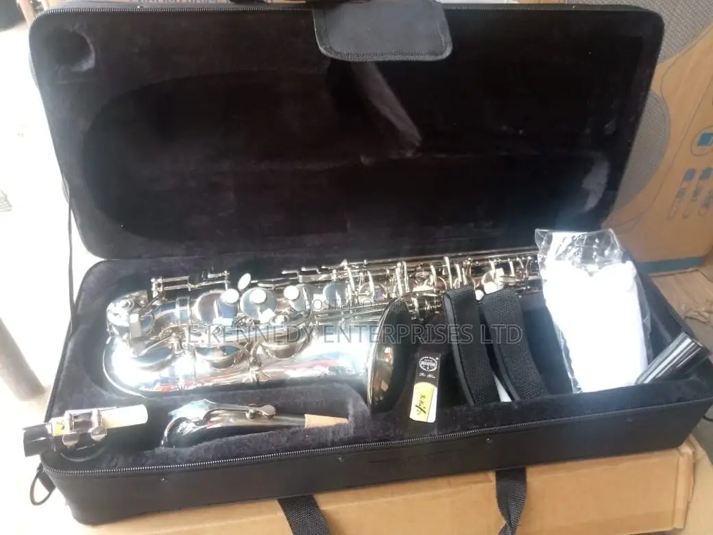 Professional Yamaha Sliver Alto Saxophone