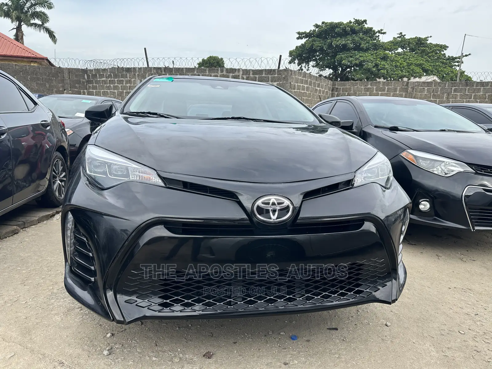 Toyota Corolla XLE (1.8L 4cyl 2A) 2018 Black
