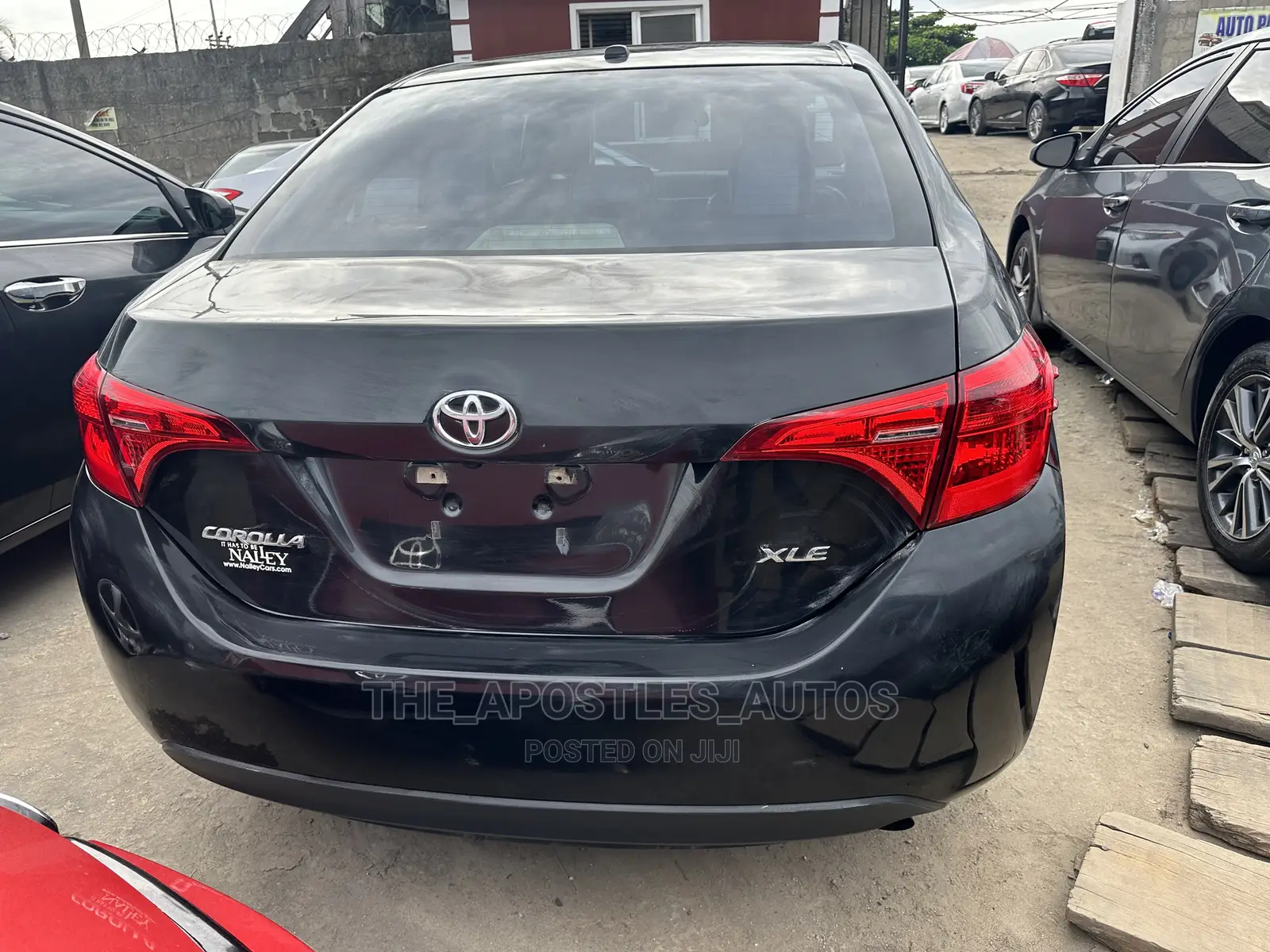 Toyota Corolla XLE (1.8L 4cyl 2A) 2018 Black
