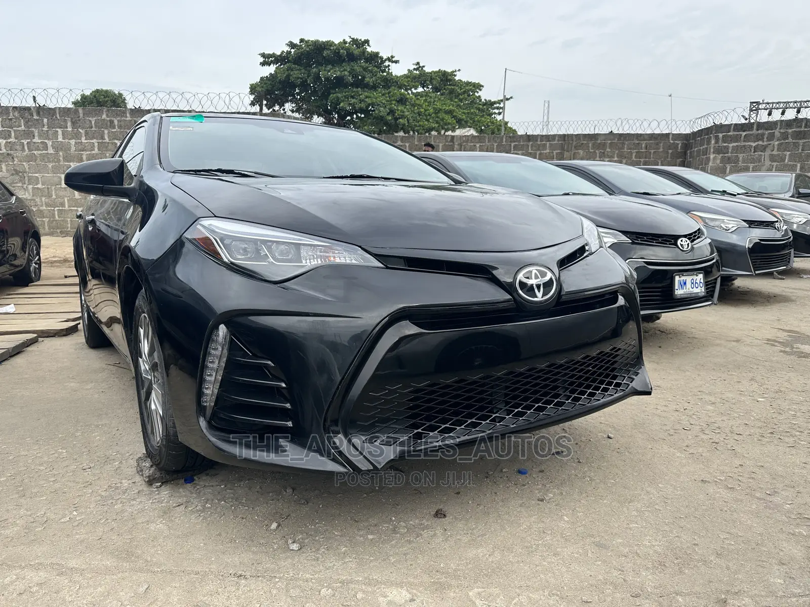 Toyota Corolla XLE (1.8L 4cyl 2A) 2018 Black