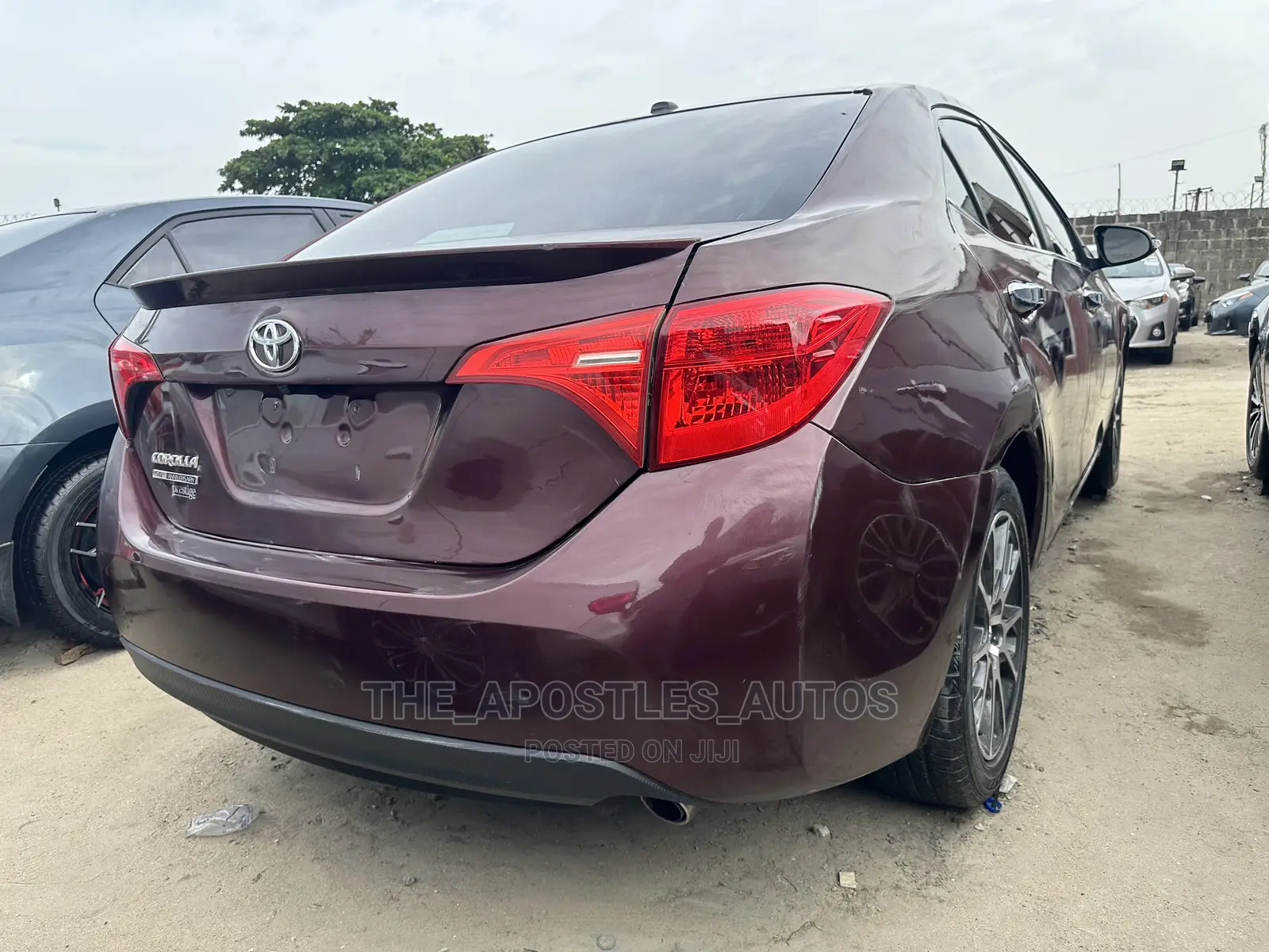 Toyota Corolla XLE (1.8L 4cyl 2A) 2018 Brown