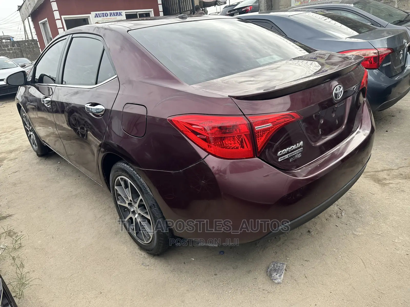 Toyota Corolla XLE (1.8L 4cyl 2A) 2018 Brown