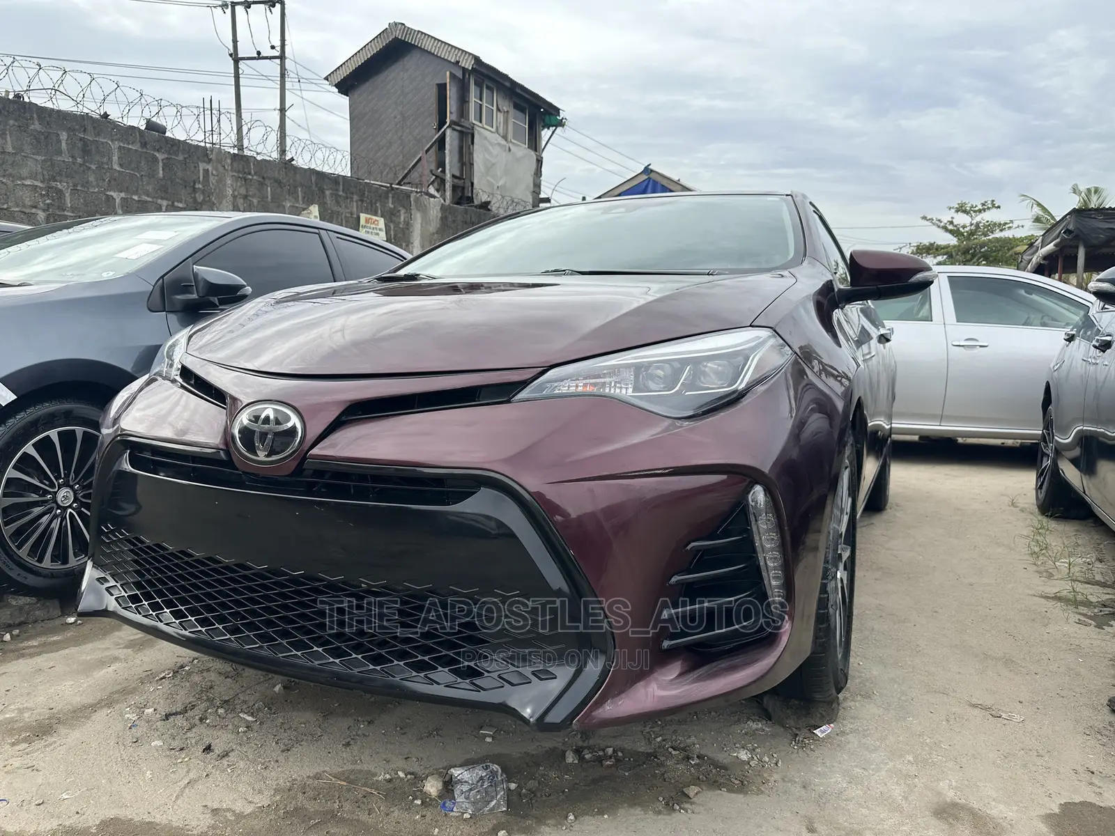 Toyota Corolla XLE (1.8L 4cyl 2A) 2018 Brown