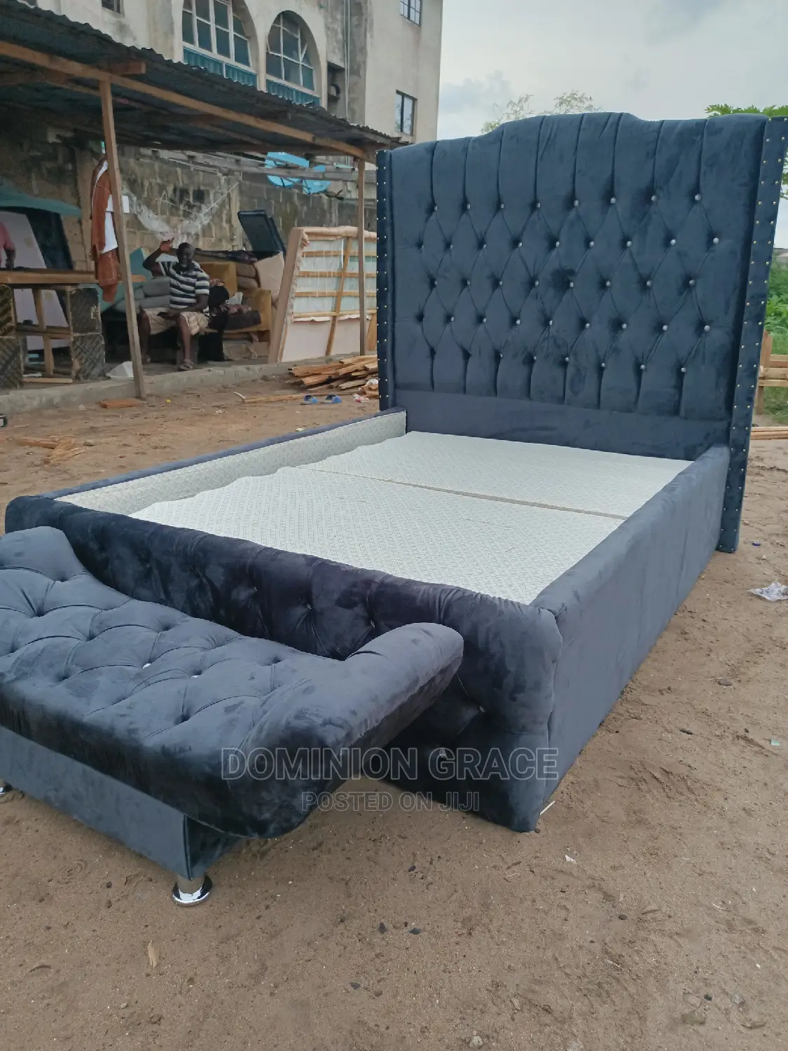 Luxury High Back Rest Padded Bedframe With Footrests 4.5by6/41⁄2x6