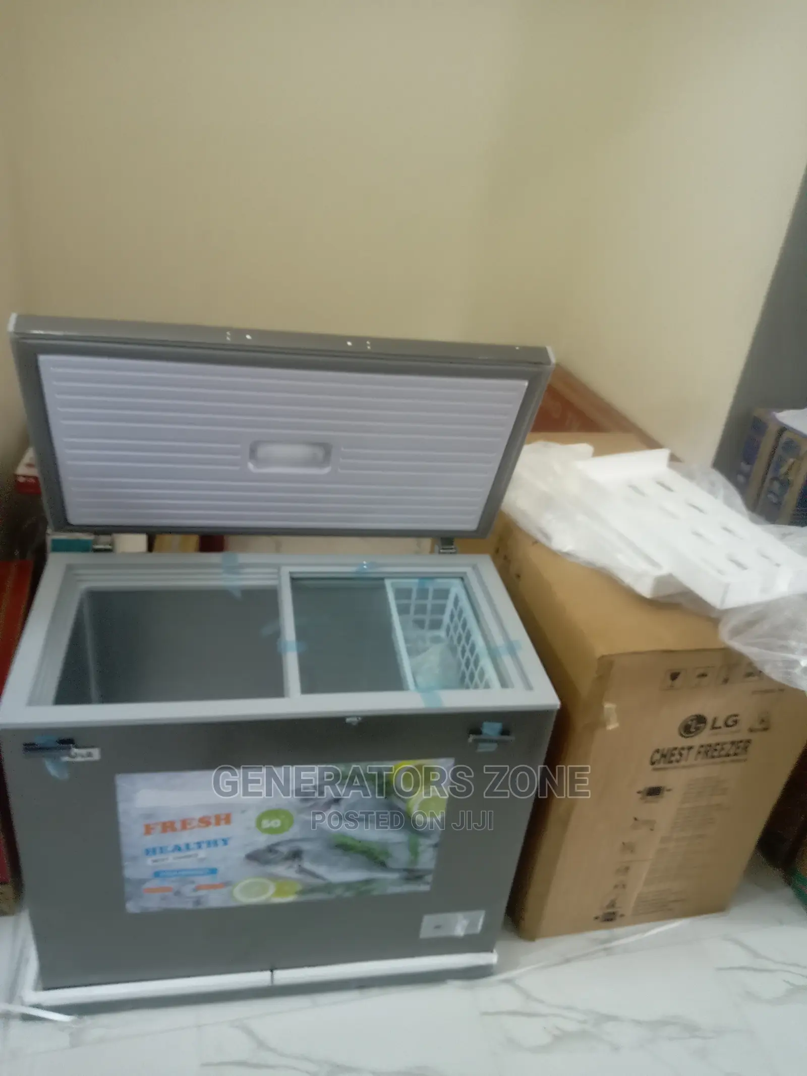 Lg Single Door Chest Freezer-(Silver) With Light+Basket-200l