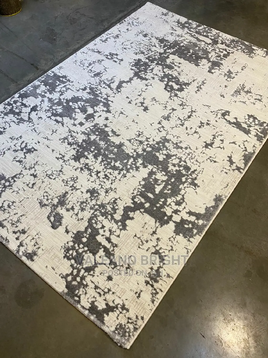 Centre Rug and Wall to Wall Rug