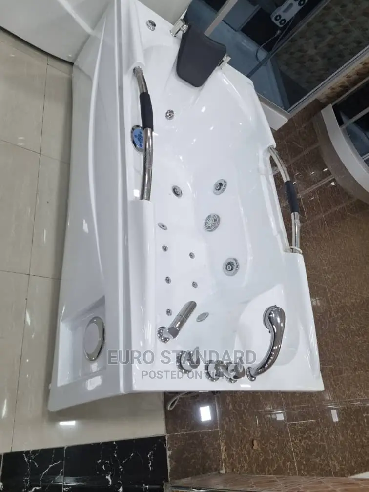 Single Jacuzzi