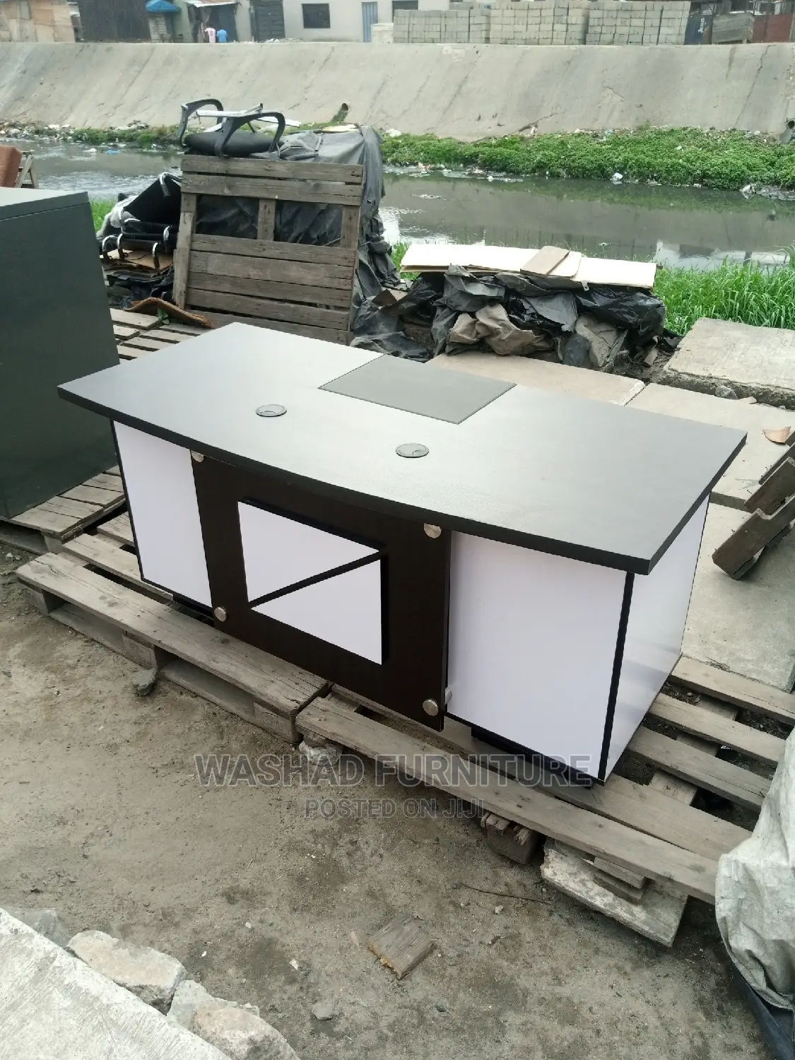 Quality Executive Wooden Office Table With Drawers.