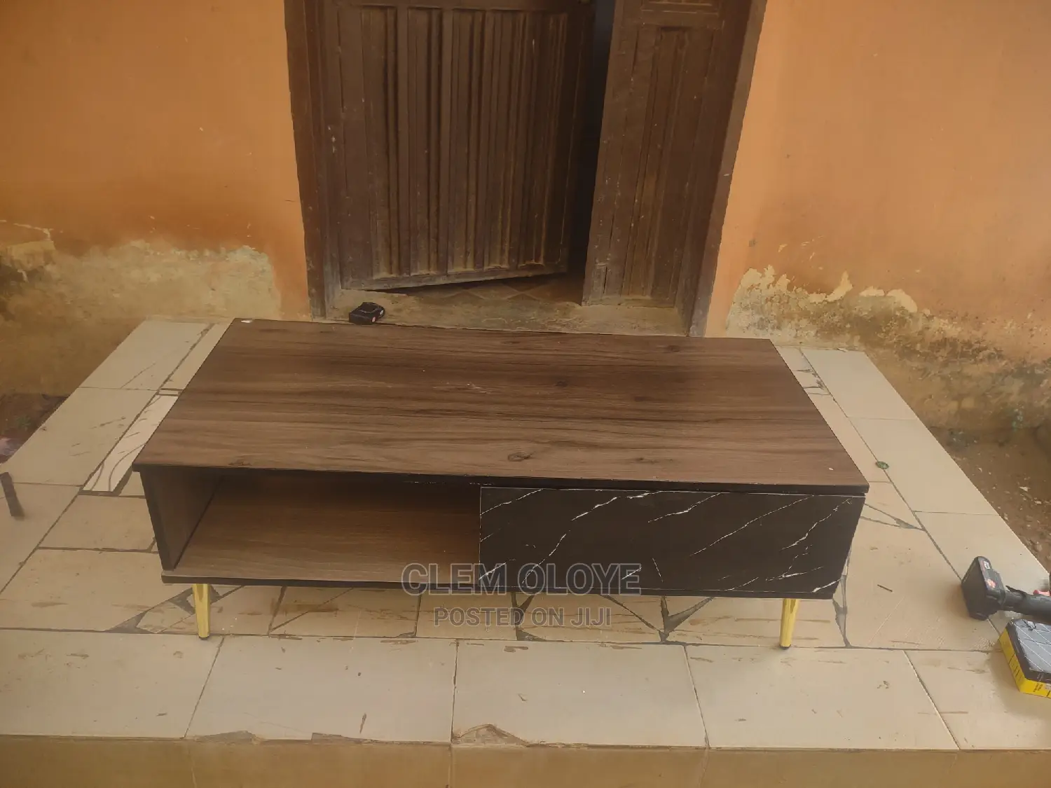 Standard Center Table With Gold Leg Stand